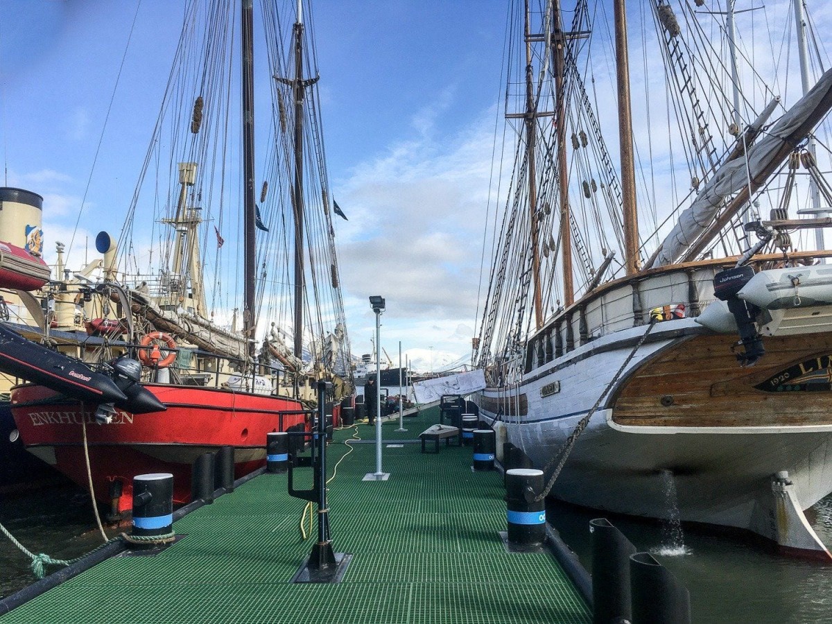 Longyear harbour: the Noorderlicht and Linden moored side by side